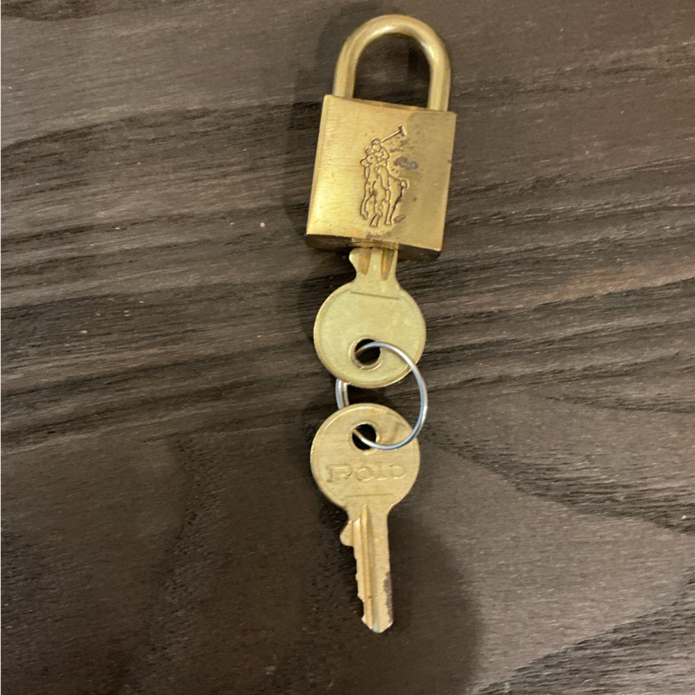 Vintage POLO RALPH LAUREN Gold Toned Padlock with Polo Logo Two Keys Collectible - Picture 2 of 6